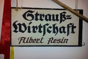 Historisches Straussischild des Urgroßvaters 1930.